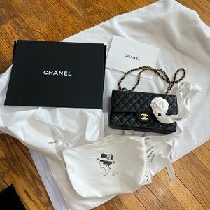 CHANEL CAVIAR QUILTED MEDIUM DOUBLE FLAP BLACK
